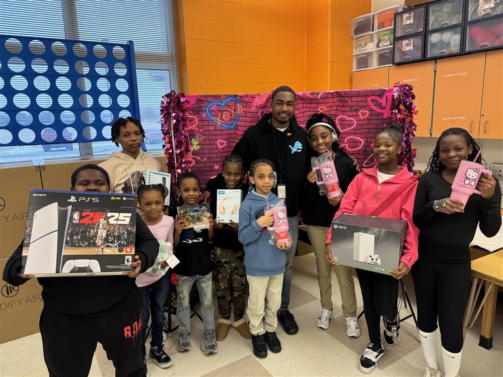  Harton With Students and Prizes